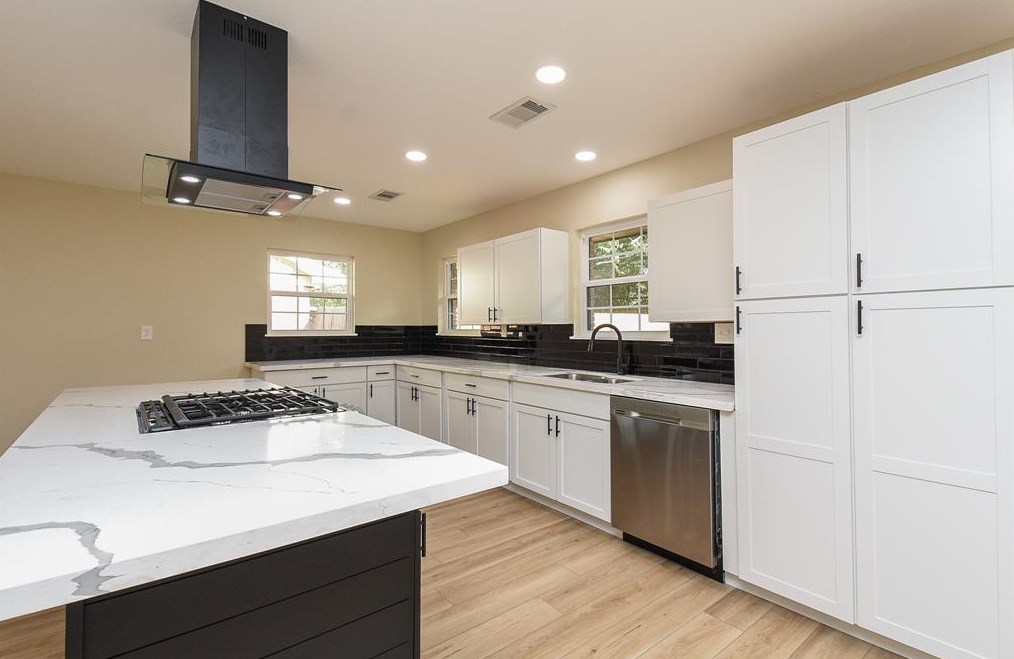 13923 Woodforest, Houston TX 77015 exterior