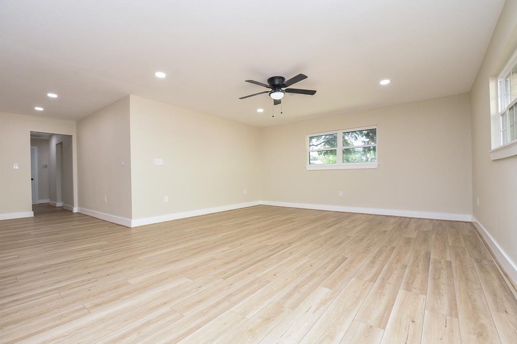 13923 Woodforest, Houston TX 77015 exterior