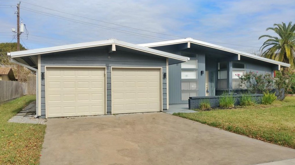 7906 Cedel Dr, Houston TX  77055-1502 exterior