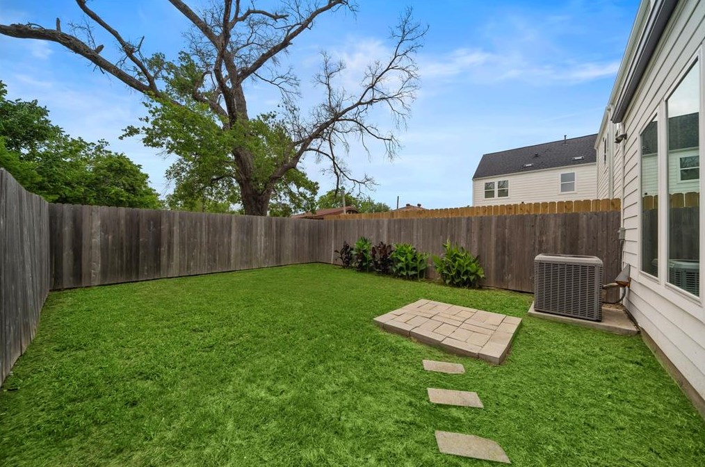 1411 Boswell St, Houston TX 77009-5906 exterior