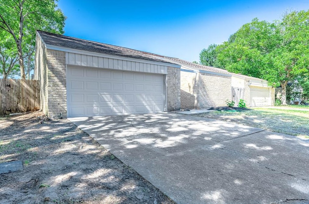 17207 Sugar Meadow Dr, Houston TX  77090-2209 exterior