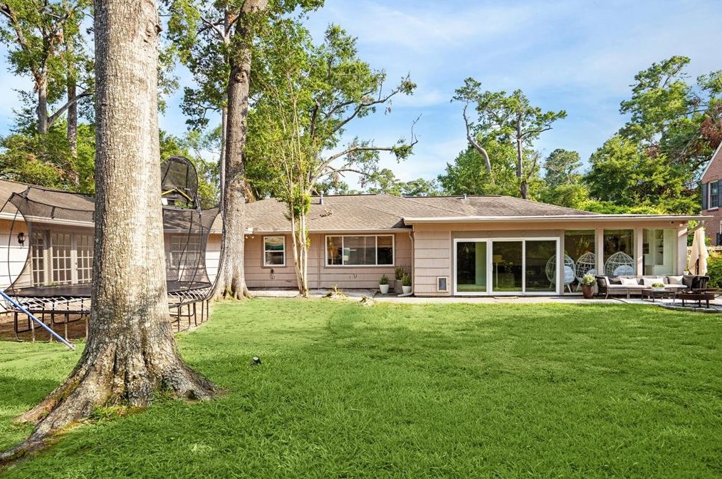 7718 Edgeway Dr, Houston TX  exterior