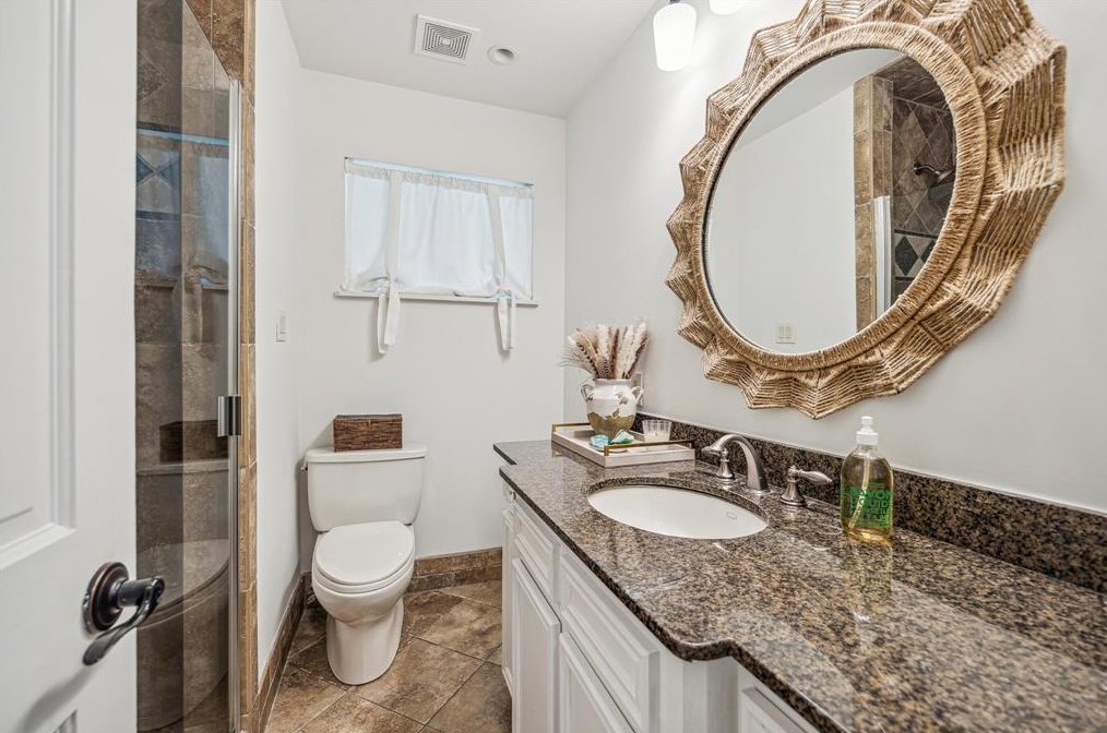 7718 Edgeway Dr, Houston TX  exterior