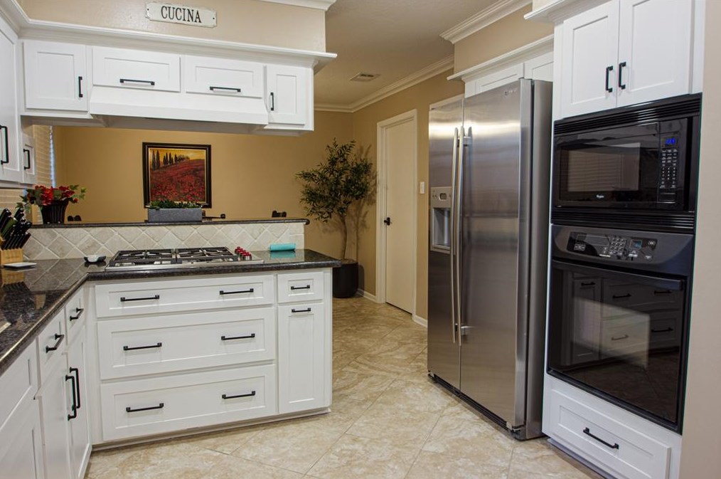 8320 Cedarspur Dr, Houston TX  77055-7520 exterior