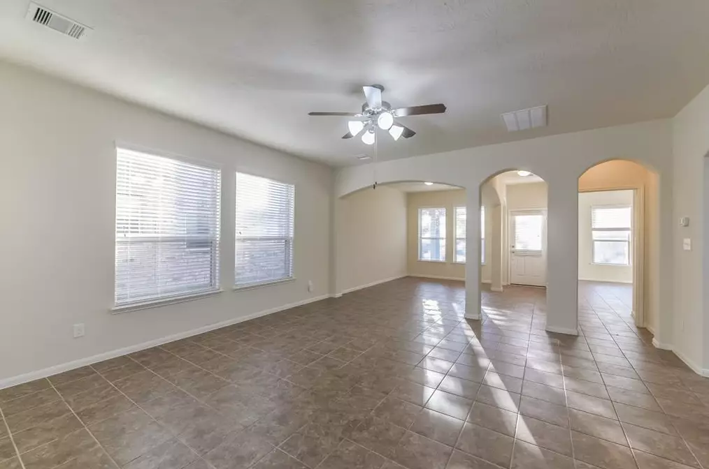 1927 Stieler Dr, Houston TX  77049-1176 exterior