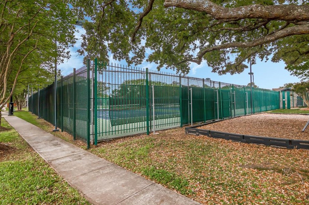 10002 Sagemark Dr, Houston TX  77089-5134 exterior