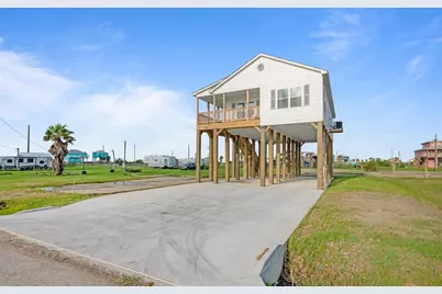 1023 N Bay Street, Gilchrist, TX 77617 - Photo 3