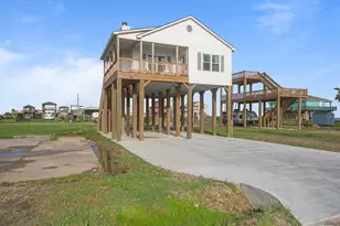 1023 N Bay St, Gilchrist, TX 77617 - Photo 1