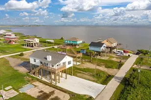 1023 N Bay St, Gilchrist, TX 77617 - Photo 39