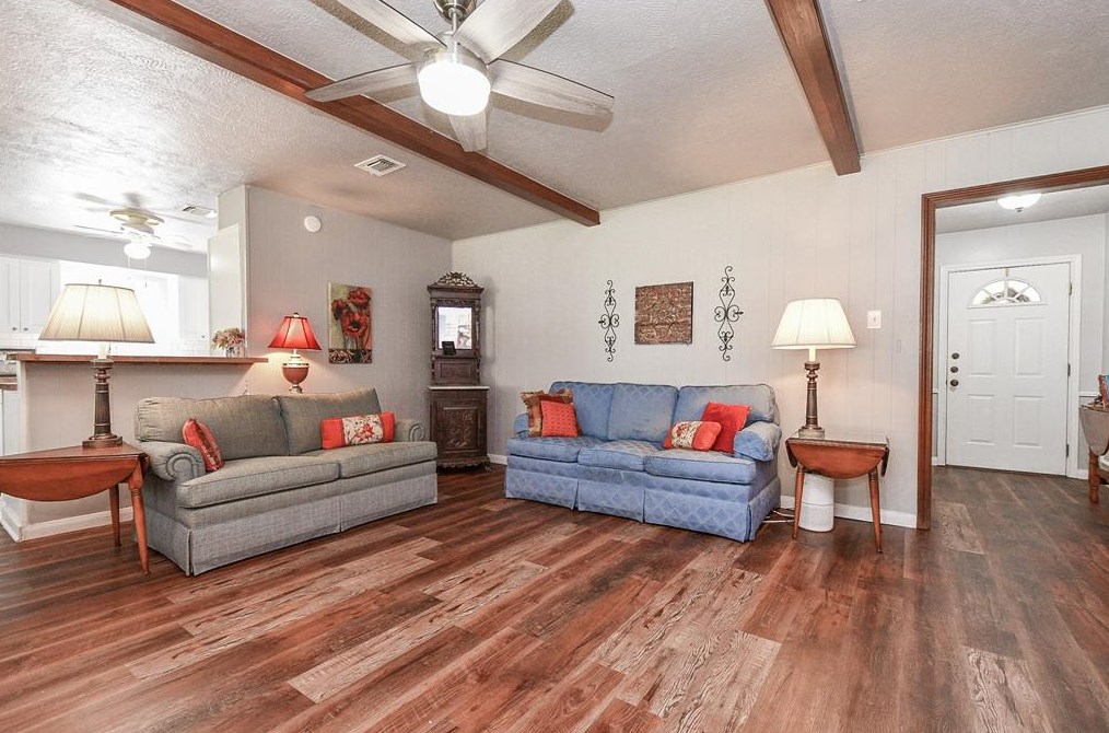 5815 Pinewood Spg Dr, Houston TX  77066-2809 exterior