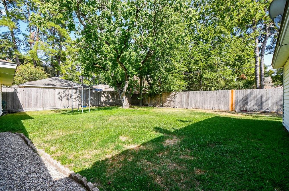 5815 Pinewood Spg Dr, Houston TX  77066-2809 exterior