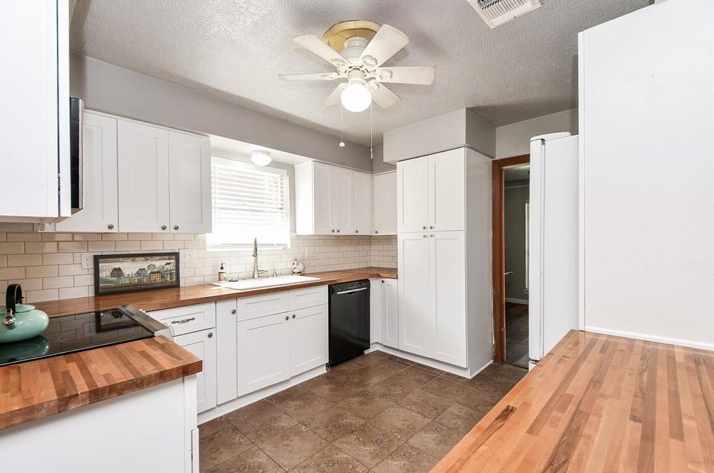 5815 Pinewood Spg Dr, Houston TX  77066-2809 exterior