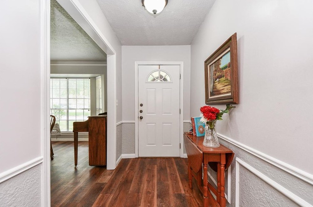 5815 Pinewood Spg Dr, Houston TX  77066-2809 exterior