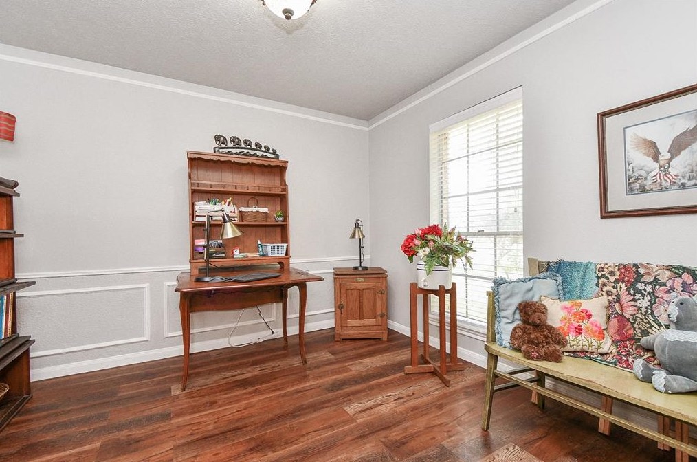 5815 Pinewood Spg Dr, Houston TX  77066-2809 exterior