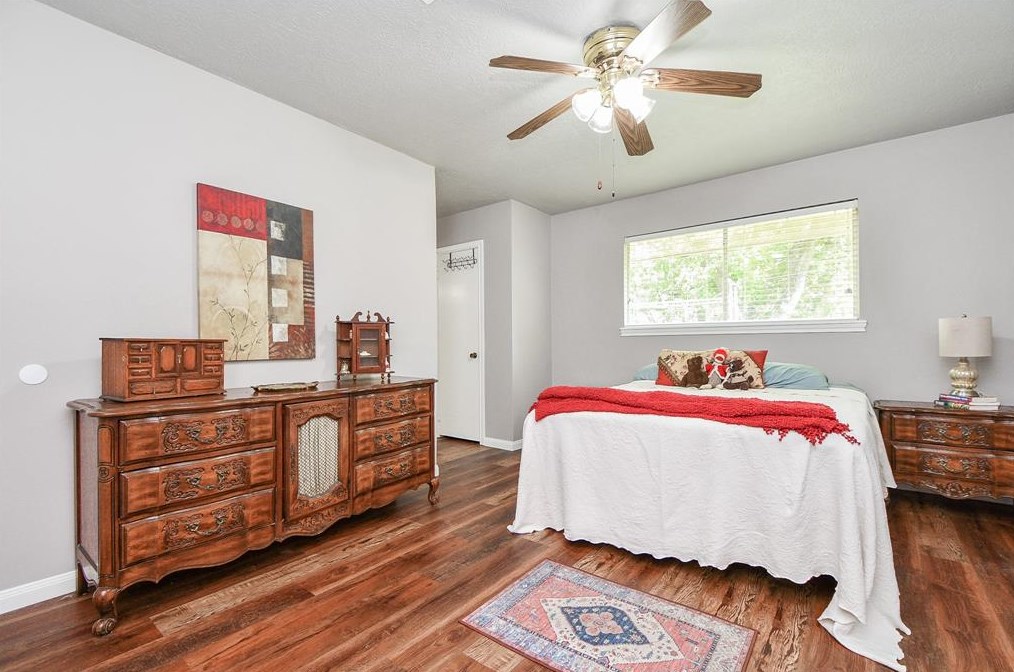 5815 Pinewood Spg Dr, Houston TX  77066-2809 exterior