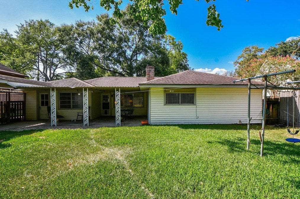 5815 Pinewood Spg Dr, Houston TX  77066-2809 exterior