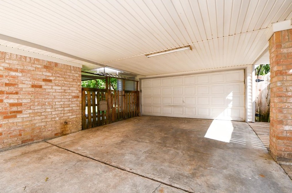 5815 Pinewood Spg Dr, Houston TX  77066-2809 exterior