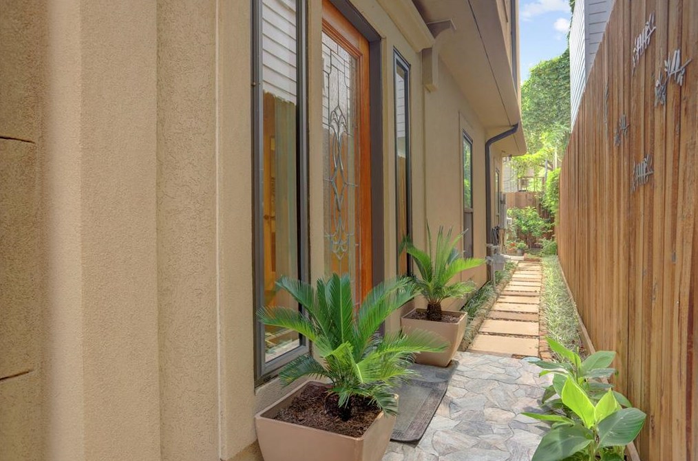 2611 Newman St, Houston TX  77098-1408 exterior