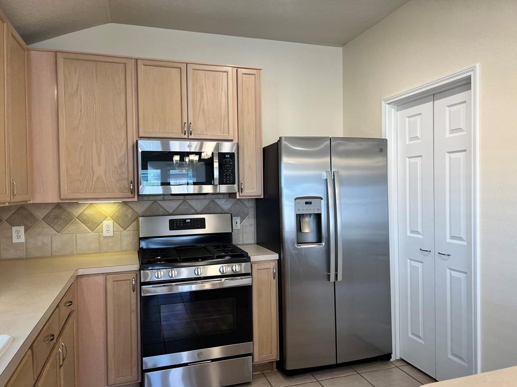 17310 Summit Canyon Dr, Houston TX  77095-6944 exterior