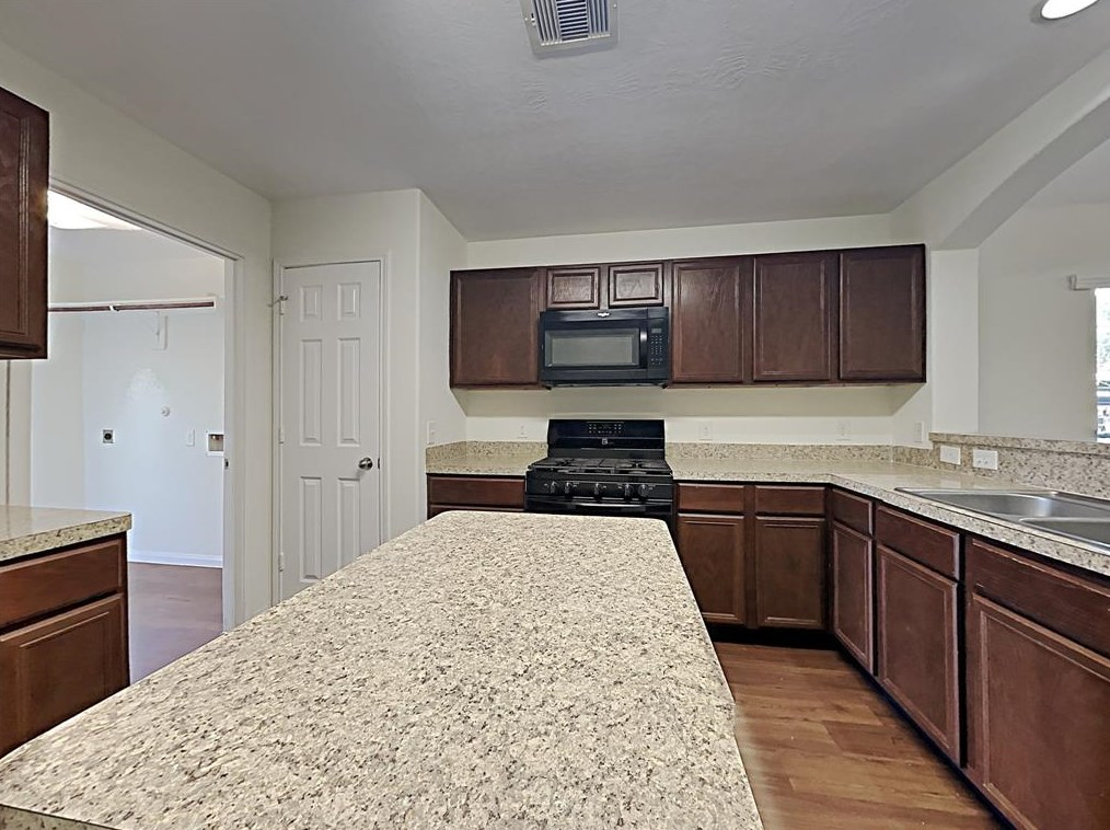 2502 Bammelwood Dr, Houston TX  77014-1495 exterior