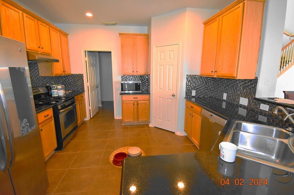 6614 Millford Ct, Houston TX  77049-1559 exterior