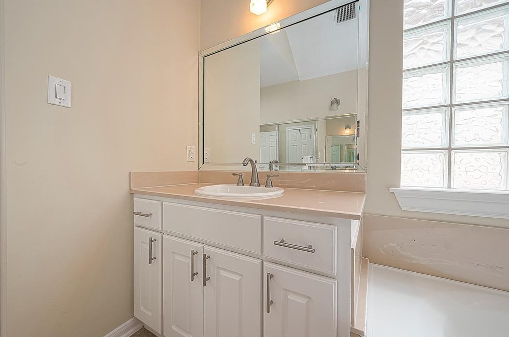 1507 Roy, Houston TX  77007-5249 exterior