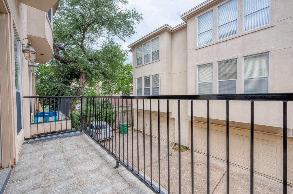 1507 Roy, Houston TX  77007-5249 exterior