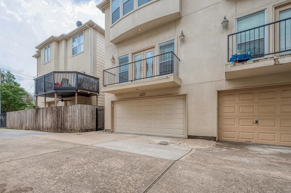 1507 Roy, Houston TX  77007-5249 exterior
