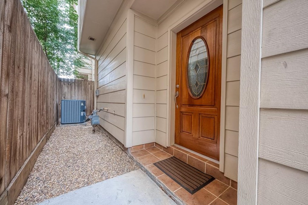 1507 Roy, Houston TX  77007-5249 exterior