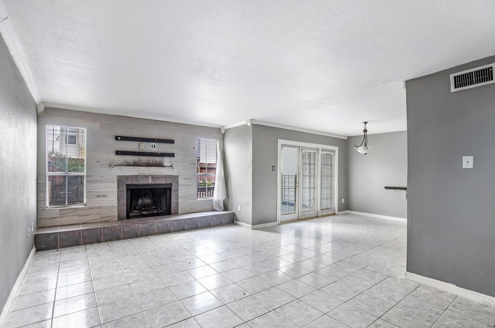 7365 Antoine Dr, Houston TX  77066-4444 exterior