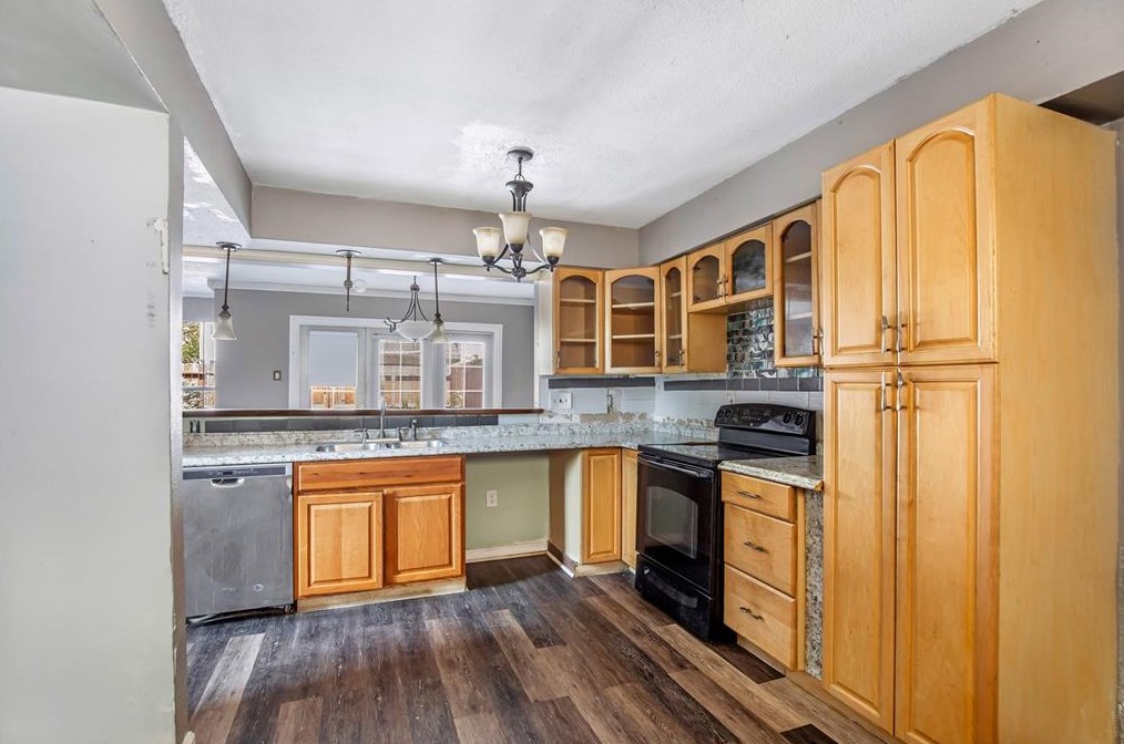 7365 Antoine Dr, Houston TX  77066-4444 exterior