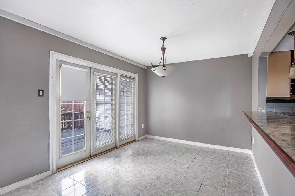 7365 Antoine Dr, Houston TX  77066-4444 exterior