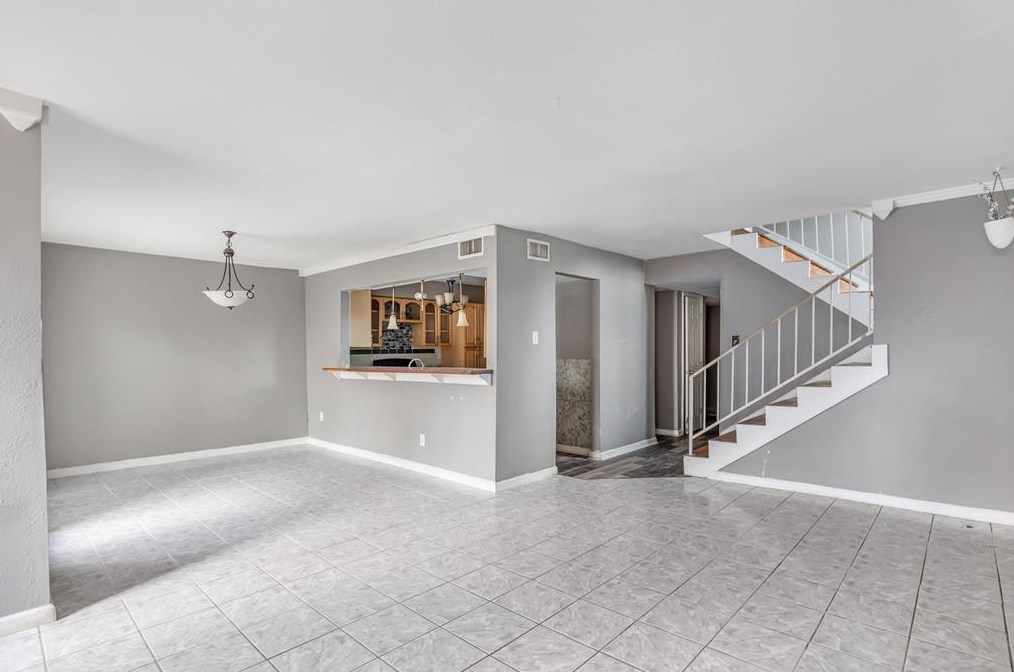 7365 Antoine Dr, Houston TX  77066-4444 exterior