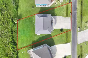 3229 Castle Dr, Crystal Beach, TX 77650 - Photo 5