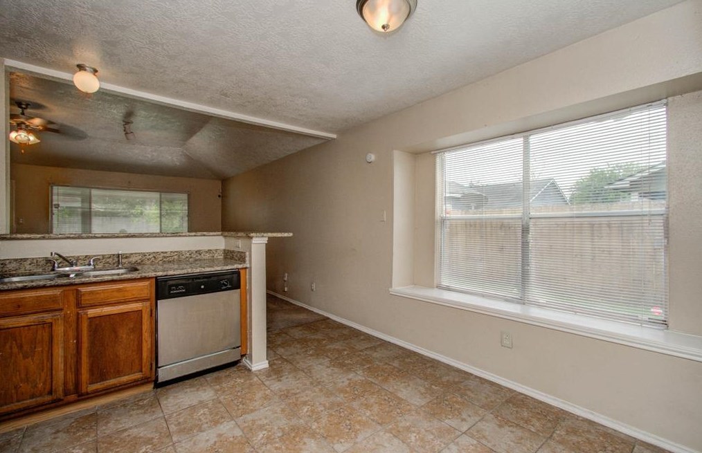 3431 Gdn Grv Dr, Houston TX  77066-5535 exterior