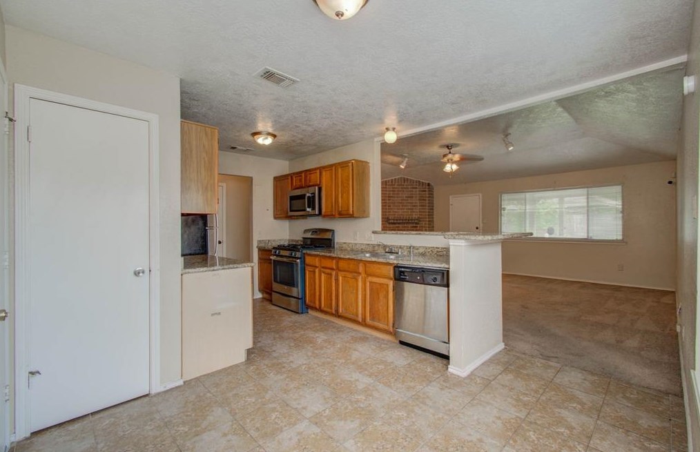 3431 Gdn Grv Dr, Houston TX  77066-5535 exterior