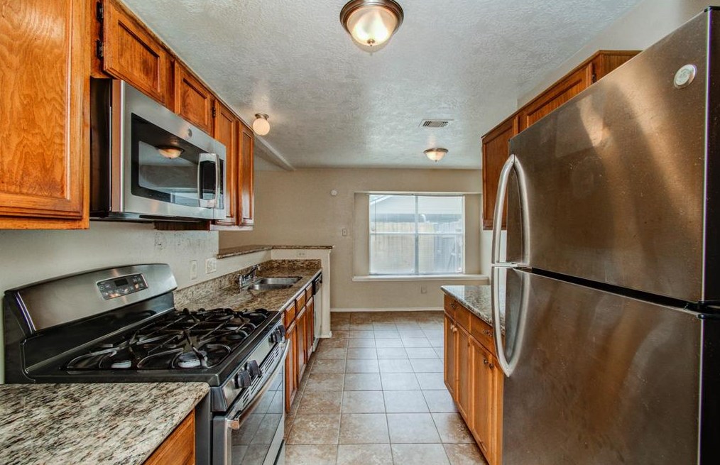 3431 Gdn Grv Dr, Houston TX  77066-5535 exterior