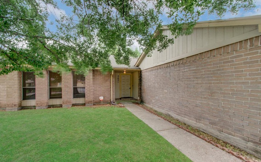 3431 Gdn Grv Dr, Houston TX  77066-5535 exterior