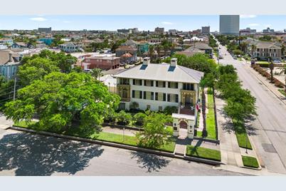 1301 Market Street, Galveston, TX 77550 - Photo 1