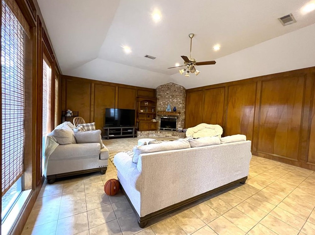 12718 Ashford Chase Dr, Houston TX  77082-2103 exterior