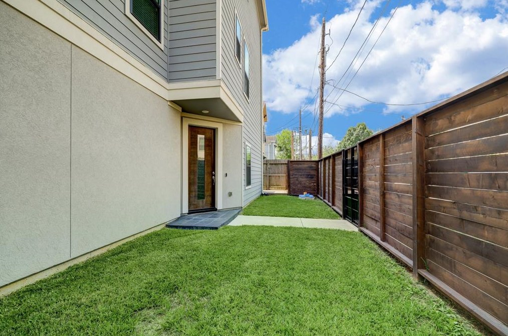 3832 Brinkman St, Houston TX  77018-2100 exterior