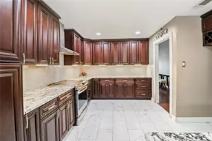 37 N Erik Dr, Angleton, TX 77515 - Photo 9