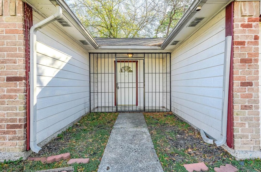 13438 Thorntree Dr, Houston TX  77015-1361 exterior