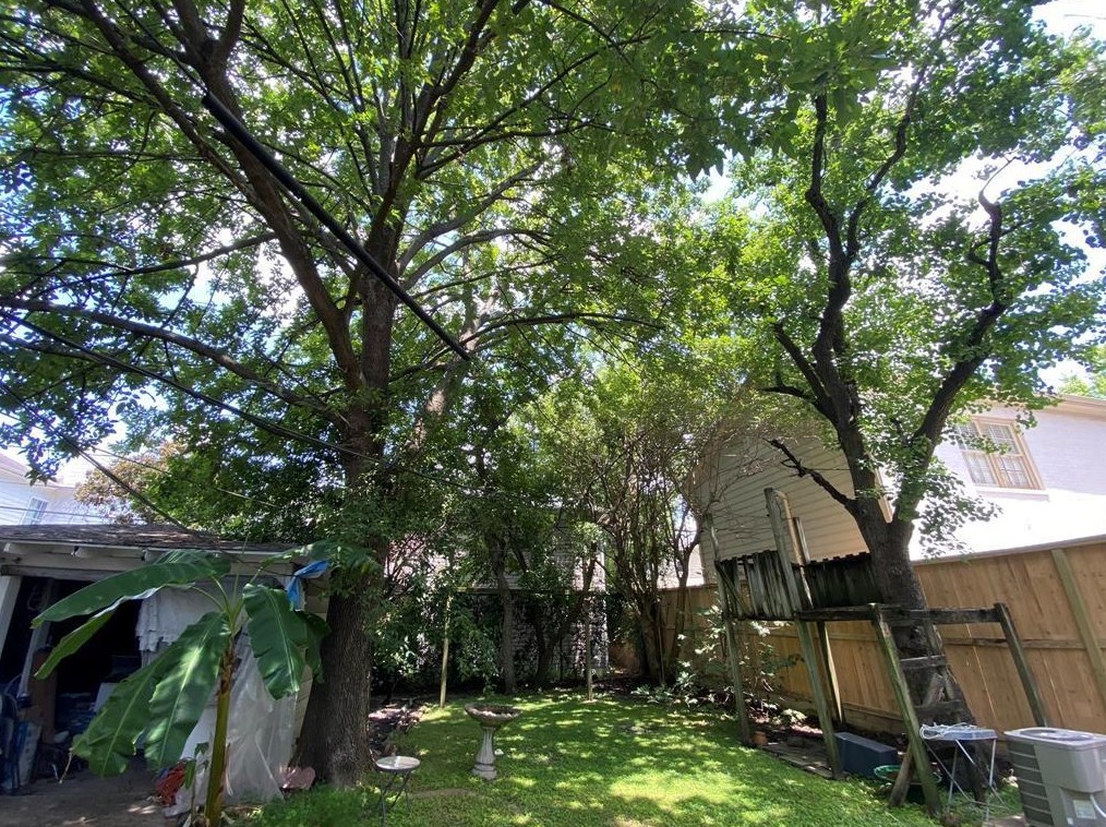 2612 Cason St, Houston TX  77005-3812 exterior