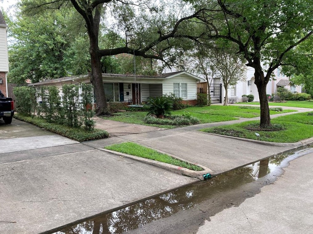 2612 Cason St, Houston TX  77005-3934 exterior