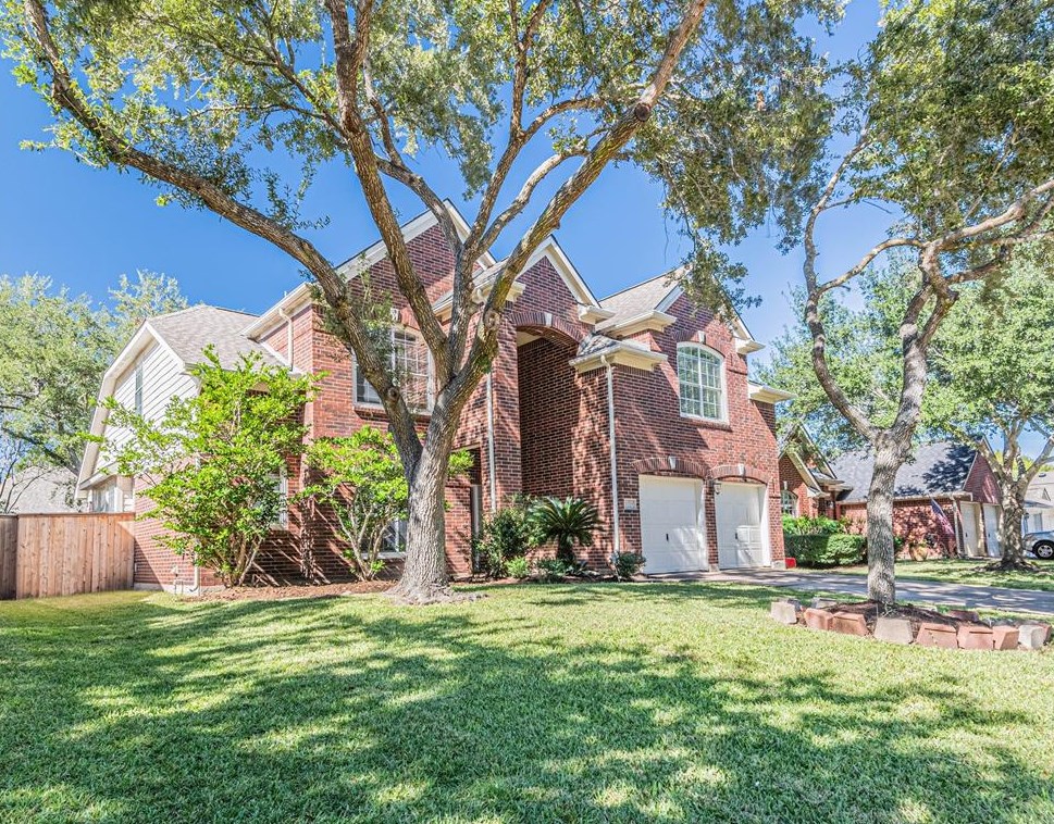 1215 Wildewood Ct, Sugar Land TX  77479-6294 exterior