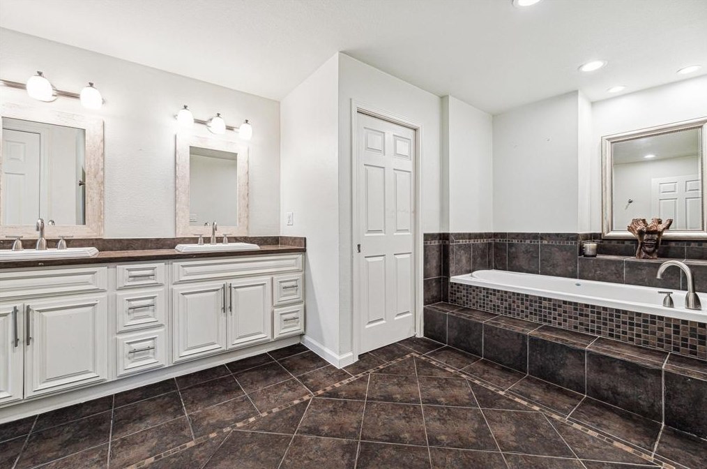 10027 Cedardale, Houston TX  77055-6026 exterior
