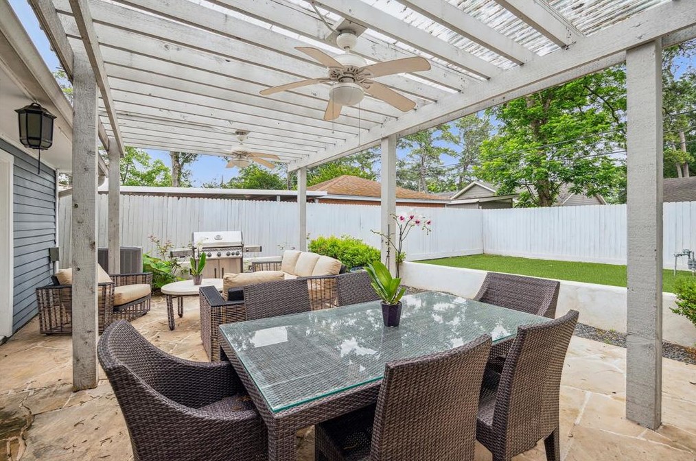 10027 Cedardale, Houston TX  77055-6026 exterior