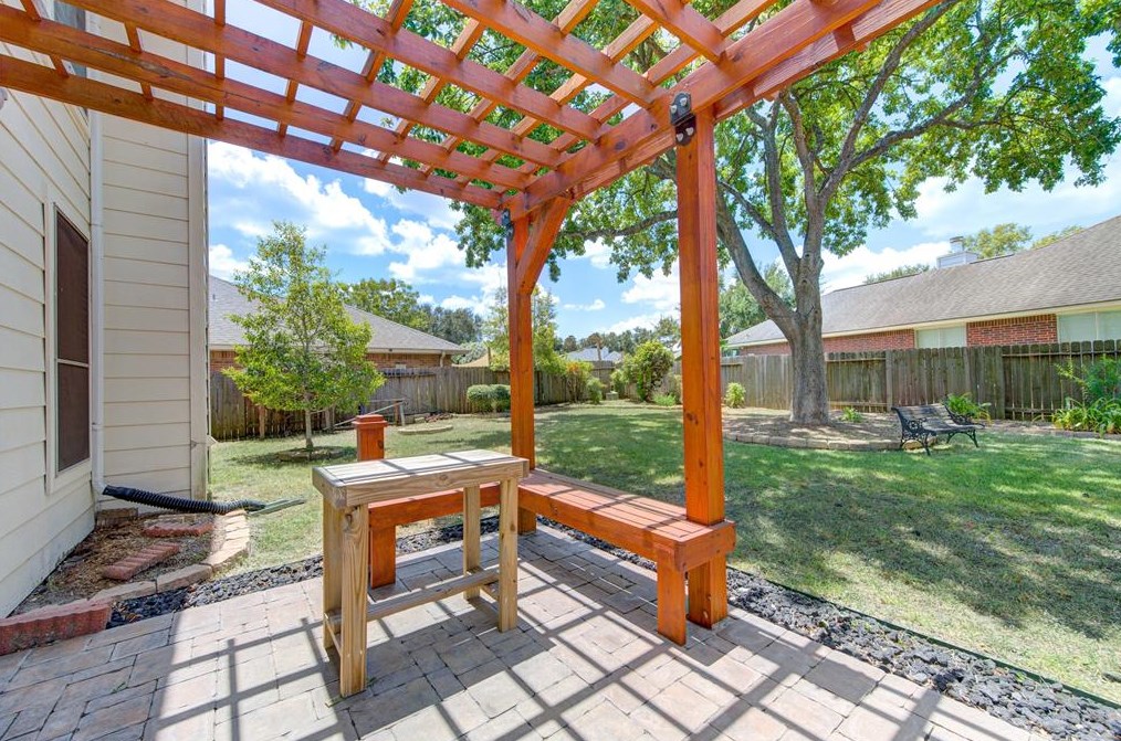 6331 Rexton Dr, Houston TX  77084-8511 exterior