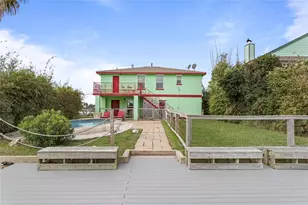 726 91st St, Galveston, TX 77554 - Photo 1
